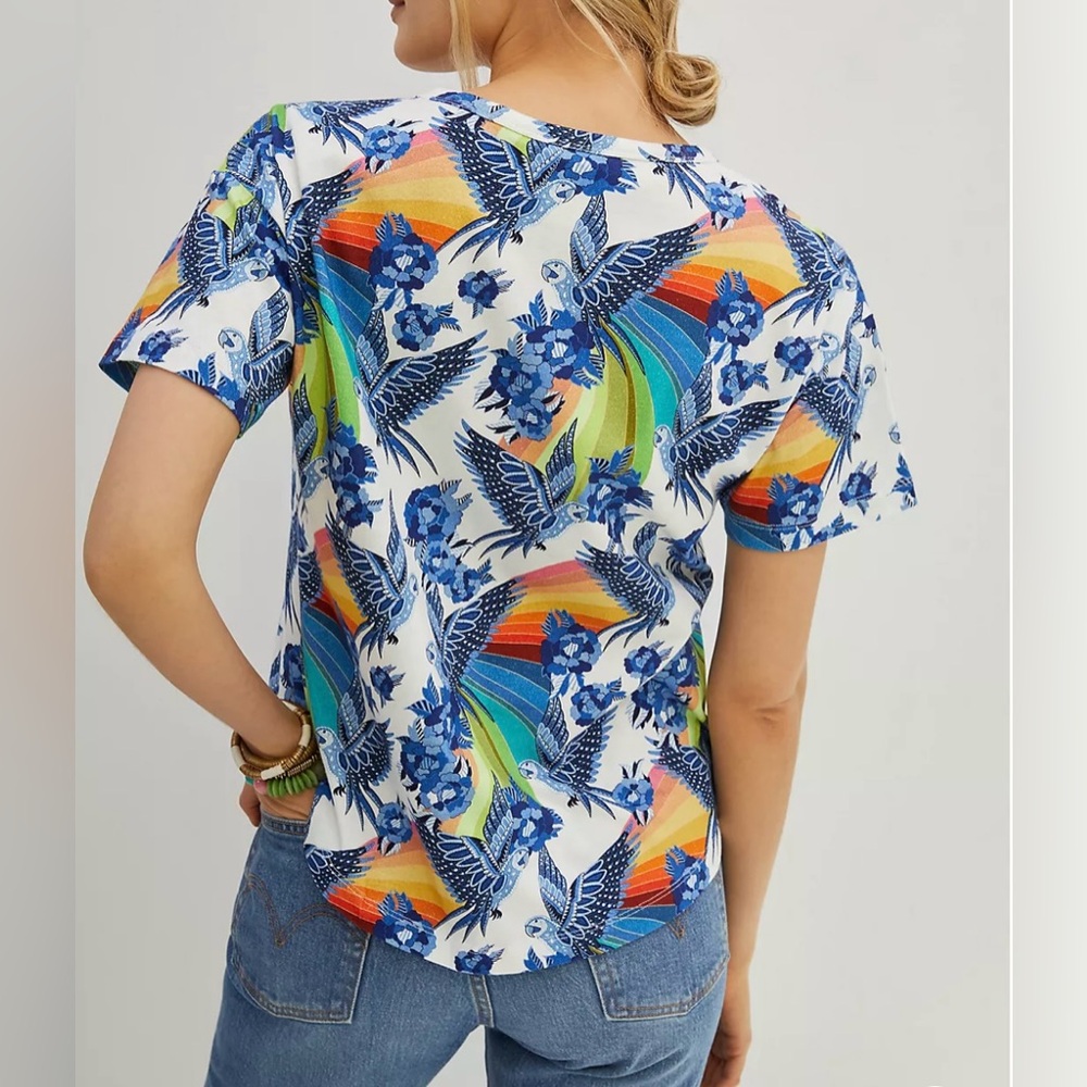 Farm Rio Aves Graphic Tee Anthropologie Women’s Size Small Tropical